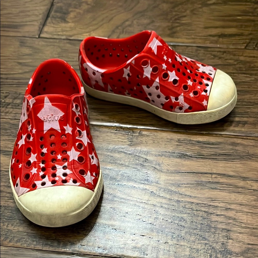 Native Kids Shoes - Red Star Pattern